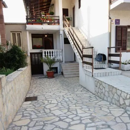 And Luka * Vrbnik (Primorje-Gorski Kotar)