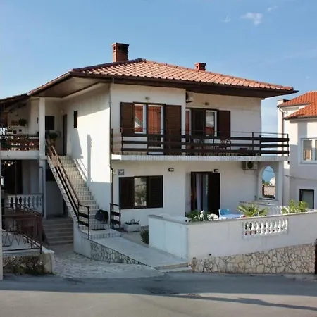 Apartment And Luka *