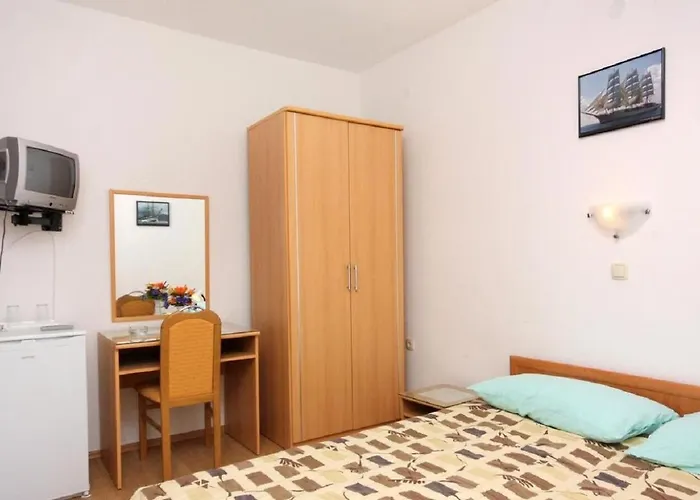 And Luka * Vrbnik (Primorje-Gorski Kotar)